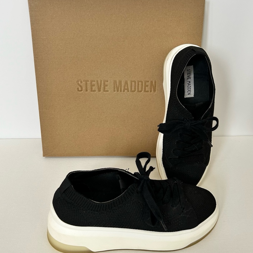 Steve Madden platform sneaker. Size 7.5.